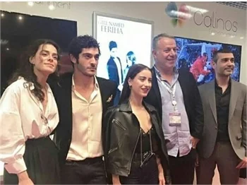 Hazal Kaya'nın kıyafeti olay oldu!