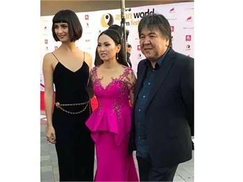 Tuba Büyüküstün'ün kemerinin fiyatı dudak uçuklattı!