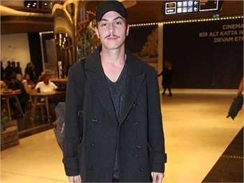 Boran Kuzum'un tiyatro aşkı!