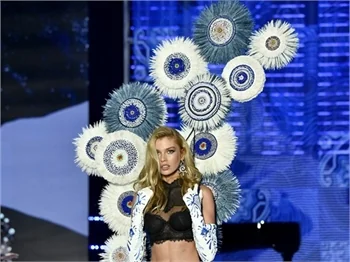 Victoria’s Secret şovu nefes kesti!