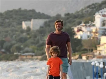 Kıvanç Tatlıtuğ'a babalık yakıştı!