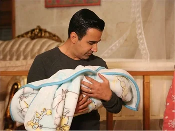 Emrah'tan 'Aşk ve Mavi'ye özel ninni!