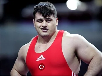Milli sporcu o dizide!