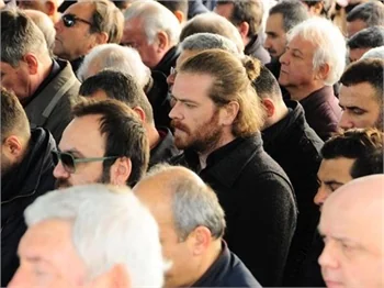 İdil Fırat'ı acı gününde yalnız bırakmadı!