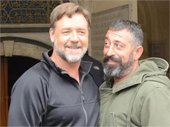 Russell Crowe’dan Cem Yılmaz'a övgü!