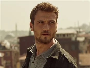 Aras Bulut İynemli'den Beşiktaş'a destek!
