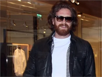 Engin Öztürk, yeni imajıyla şaşırttı!