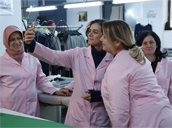 Kadın dizisinde gerçek işçilerle çekim yapıldı!