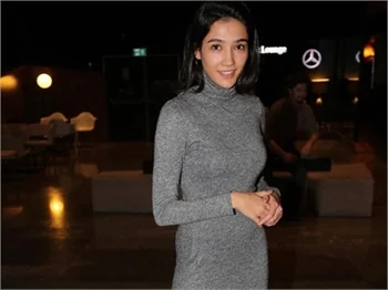 Aybüke Pusat sevgilisiyle görüntülenmemek için...