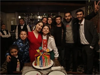 Sette sürpriz doğum günü!