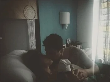 Ünlü oyuncu doğum fotoğraflarını paylaştı!