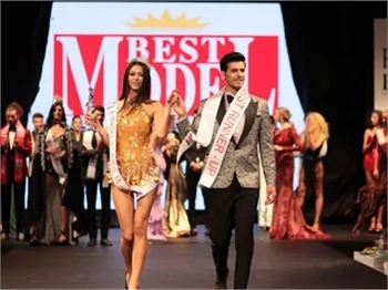 Best Model Ela Yörüklü Kalk Gidelim Kadrosunda!