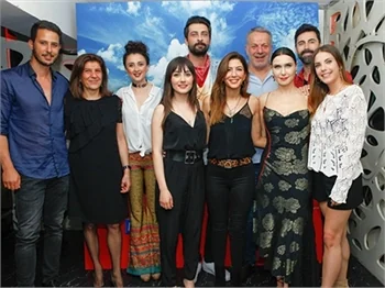 Yasak Elma, Şevval Sam konseri eşliğinde başarısını kutladı!