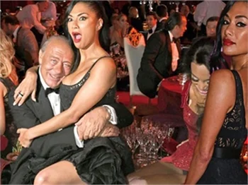 Nicole Scherzinger, iş adamının kucağına oturdu!