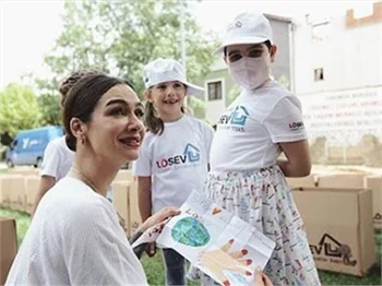 Birce Akalay'dan anlamlı hareket!