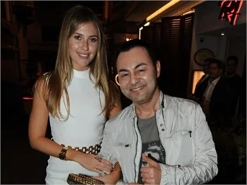 Serdar Ortaç ve Chloe Loughnan'ın 4. yıl kutlaması!