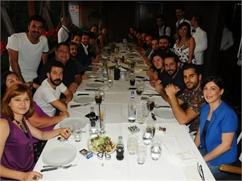 'Kalk Gidelim' ailesi yemekte buluştu!