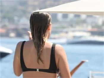 Eda Ece'nin güneş banyosu!