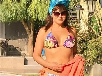 Aydan Şener'in bikinili pozu olay oldu!