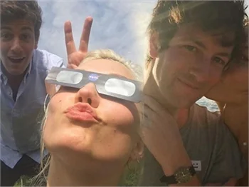 Karlie Kloss ve Joshua Kushner nişanlandı!