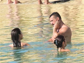 Şenol İpek yeni sevgilisiyle aşka geldi!