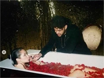 The Weeknd'den sevgilisine jest!