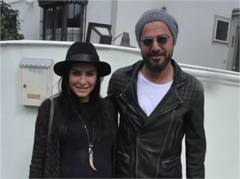 Engin Altan Düzyatan'dan eşine hediye!