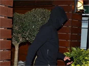 Flaşlar patlayınca panik yaptılar!