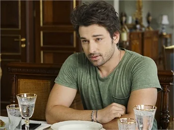 Alp Navruz'a 72 bin liralık tazminat davası!