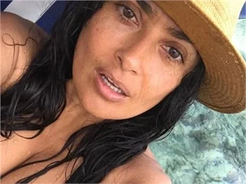 Salma Hayek yürek hoplattı!