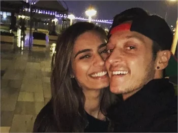Amine Gülse'nin Burak'la annelik provası!