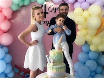 Ece Erken, oğlunun doğum günü için eski eşi Serkan Uçar'la bir arada!