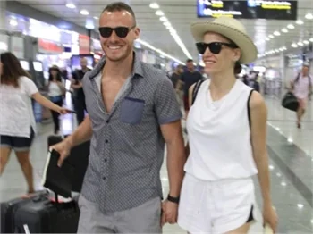 Serenay Sarıkaya ile Kerem Bürsin Kamboçya yolcusu!