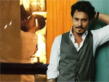 Johnny Depp, yeni sevgilisiyle öpüşürken yakalandı!