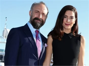 Halit Ergenç ve Bergüzar Korel'den örnek hareket!