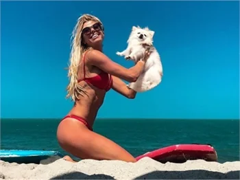 Ünlü model denize düşen köpeğini kurtarmak isterken canından oldu!