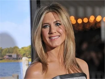 Aşk iddialarına bir açıklama da Jennifer Aniston'dan!