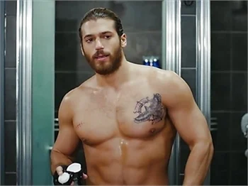 Hayranlarından Can Yaman'ı şoke eden istek!