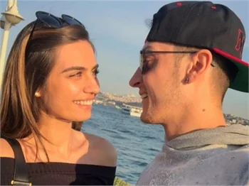 Mesut Özil ile Amine Gülşe'nin balayı rotası belli oldu!