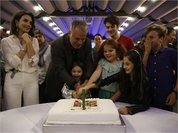 'Bir Aile Hikayesi'nden sezon finali kutlaması!