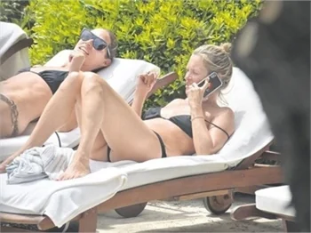 Kate Moss kural bozmadı, soluğu Bodrum'da aldı!