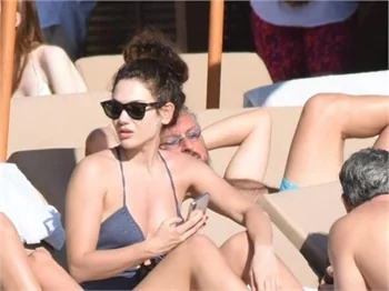 Ekin Türkmen sezonu Çeşme'de açtı