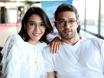 'Her Yerde Sen' ekibi ilk bölümü birlikte izledi!