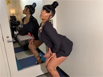 Nicki Minaj çarşafa girdi!