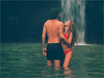 Müge Boz ve Caner Erdeniz'in romantik pozuna takipçilerinden tam not!