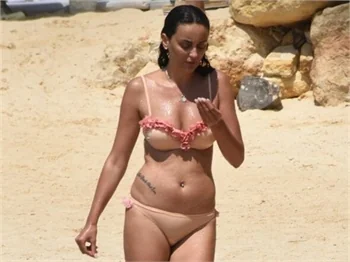 Ebru Öztürk'ün Çeşme tatili!