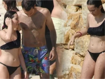 Almila Ada, Çeşme'de objektiflere yakalandı!