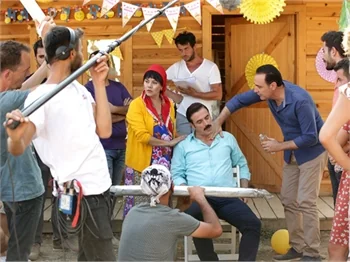 'Kalk Gidelim' başlıyor! Dizi ekibi sete çıktı!