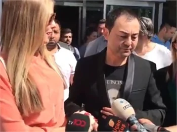 Serdar Ortaç ve Chloe Loughnan resmi olarak boşandı!