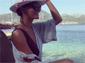 Demet Özdemir'den  tatil pozları!